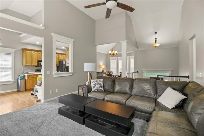 4403 Kensington Dr, St Joseph, MO 64506