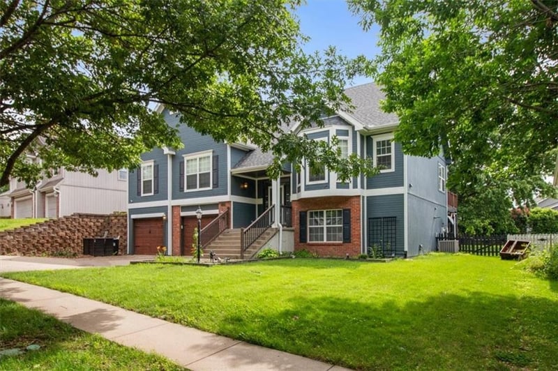 4403 Kensington Dr, St Joseph, MO 64506