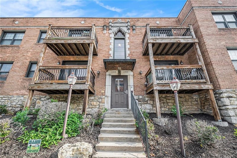 1104 46th St #2, Kansas City, MO 64111