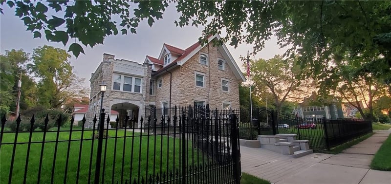 642 E 36th St, Kansas City, MO 64109