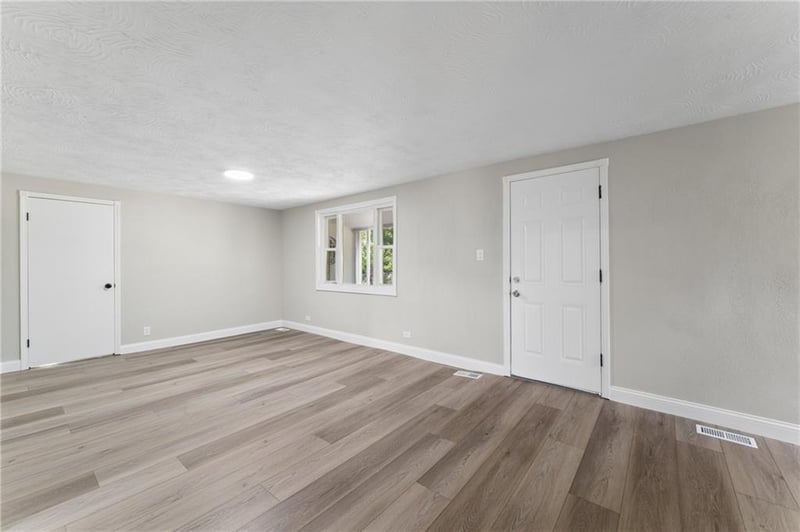 11225 E 14th St, Independence, MO 64052