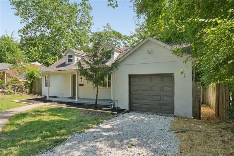 11225 E 14th St, Independence, MO 64052