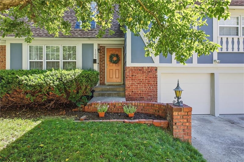 1109 Queens Pl, Kansas City, MO 64131