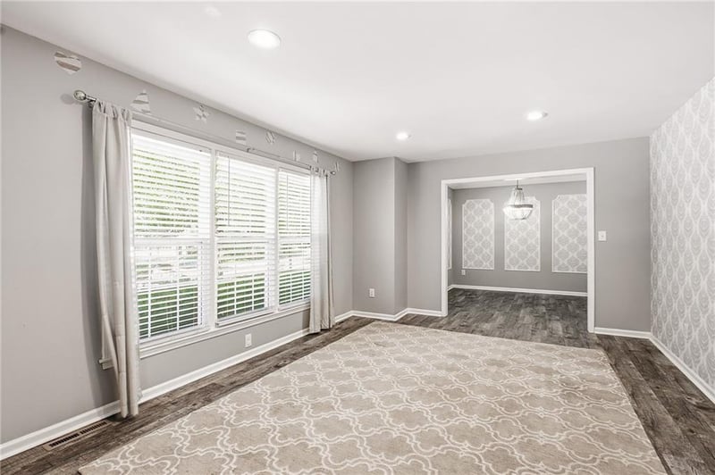 1109 Queens Pl, Kansas City, MO 64131