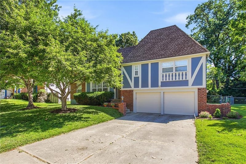 1109 Queens Pl, Kansas City, MO 64131