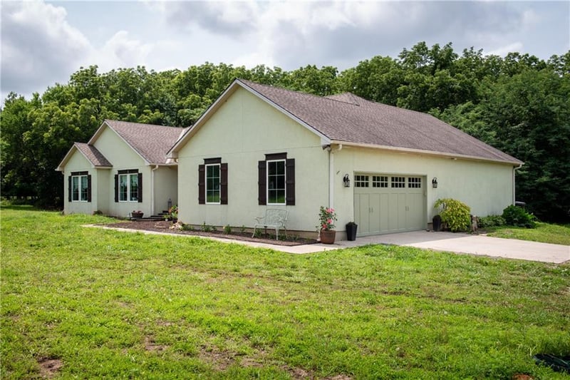 34664 Spring Valley Rd, Paola, KS 66071