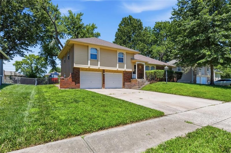 7408 127th Pl, Grandview, MO 64030
