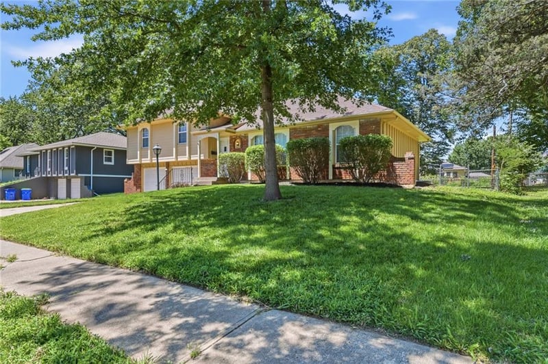 7408 127th Pl, Grandview, MO 64030
