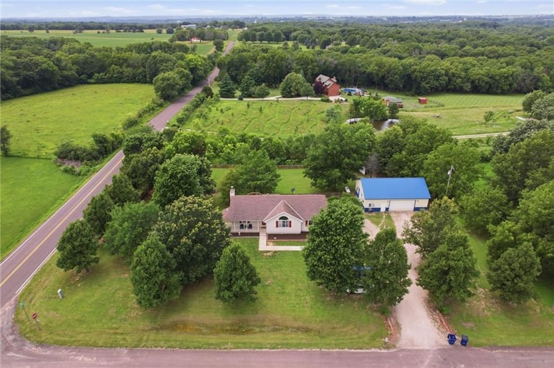 22025 168th St, Basehor, KS 66007