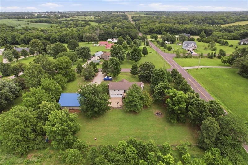 22025 168th St, Basehor, KS 66007