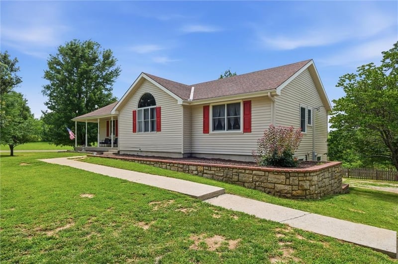 22025 168th St, Basehor, KS 66007