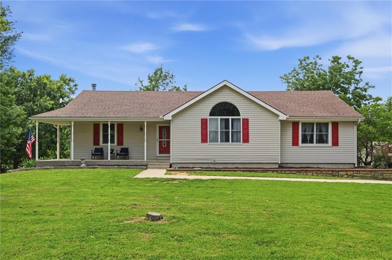22025 168th St, Basehor, KS 66007