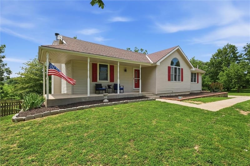 22025 168th St, Basehor, KS 66007