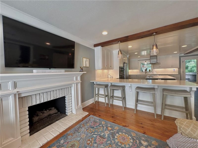 606 Camelot Dr, Liberty, MO 64068