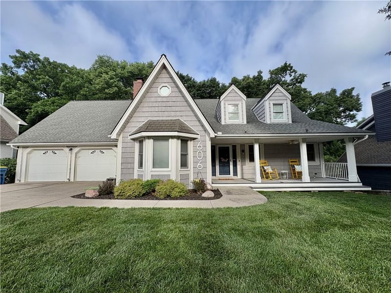 606 Camelot Dr, Liberty, MO 64068