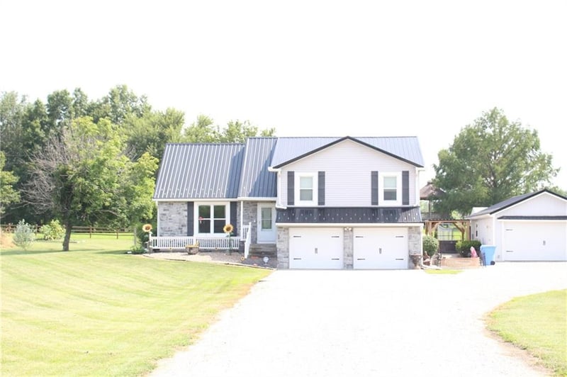 22215 Parallel Rd, Tonganoxie, KS 66086