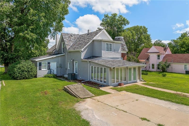 500 Nodaway St, Oregon, MO 64473