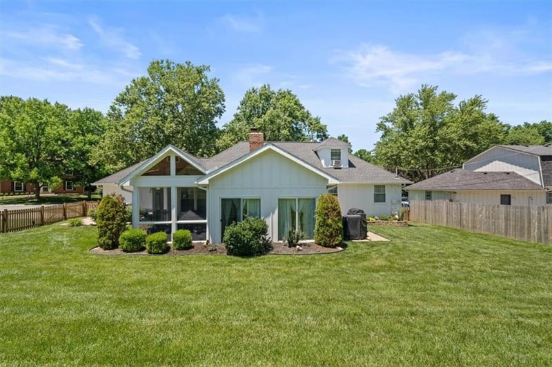 5133 Ballentine St, Shawnee, KS 66203