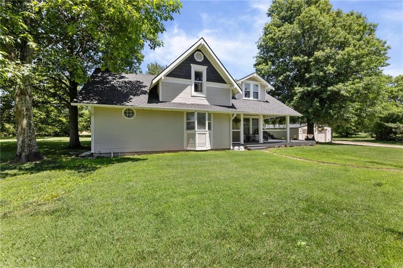 13020 327th St, Paola, KS 66071