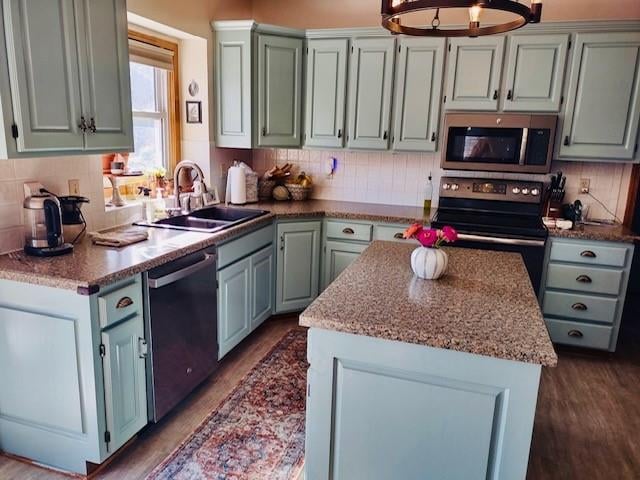 3601 Fleming Dr, Blue Springs, MO 64015