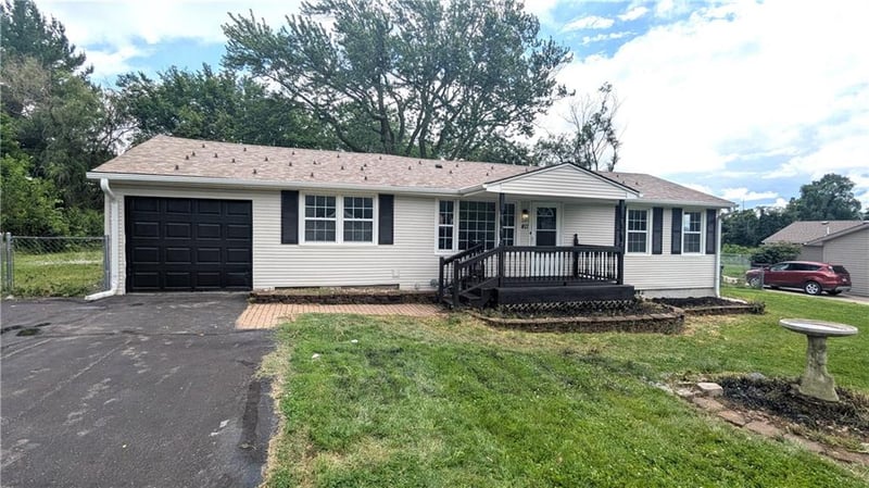 411 Cogan Ln, Independence, MO 64050