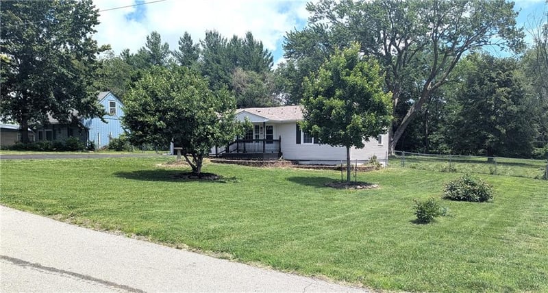 411 Cogan Ln, Independence, MO 64050
