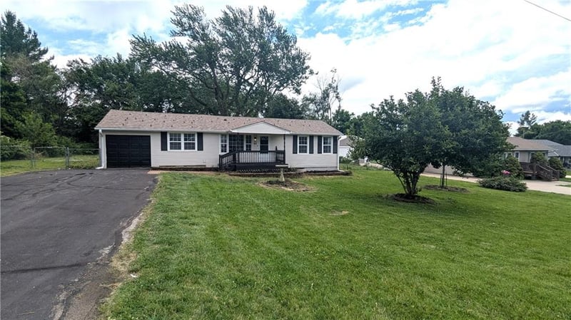 411 Cogan Ln, Independence, MO 64050