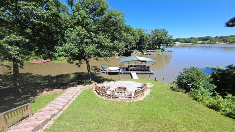 72504 Leisure Lake Dr, Trenton, MO 64683