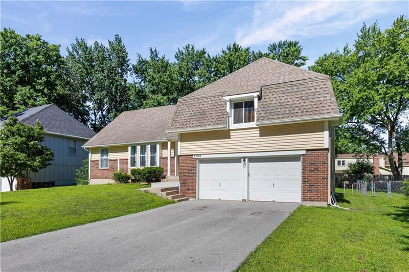 7732 Westgate Dr, Lenexa, KS 66216