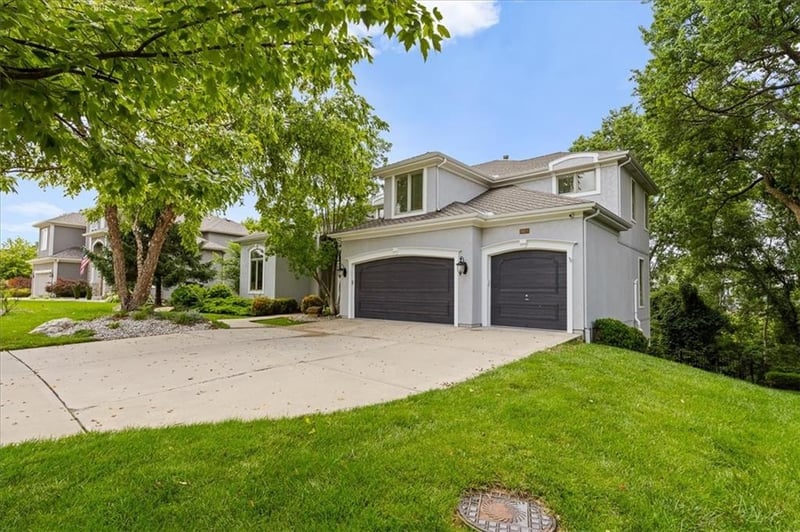9920 Skyview Ln, Lenexa, KS 66220