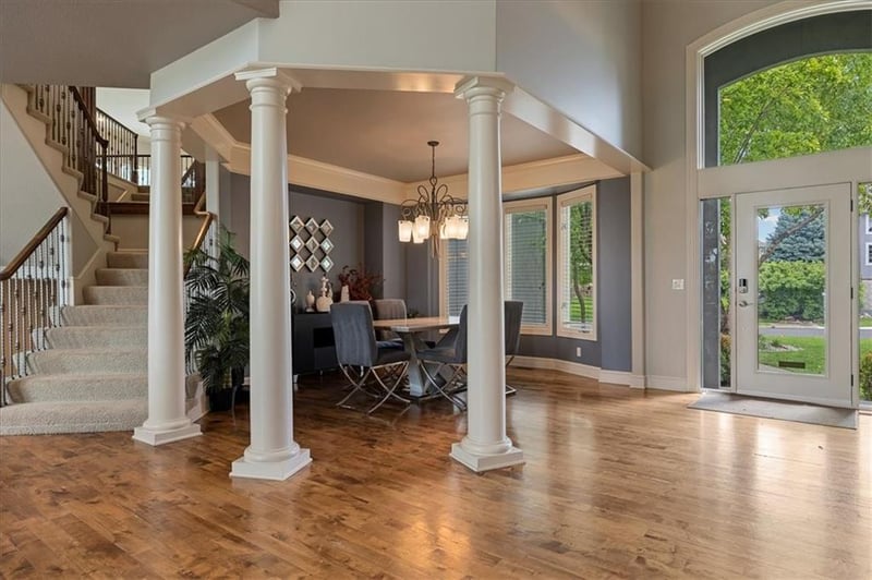 9920 Skyview Ln, Lenexa, KS 66220