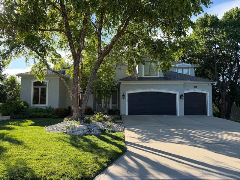 9920 Skyview Ln, Lenexa, KS 66220