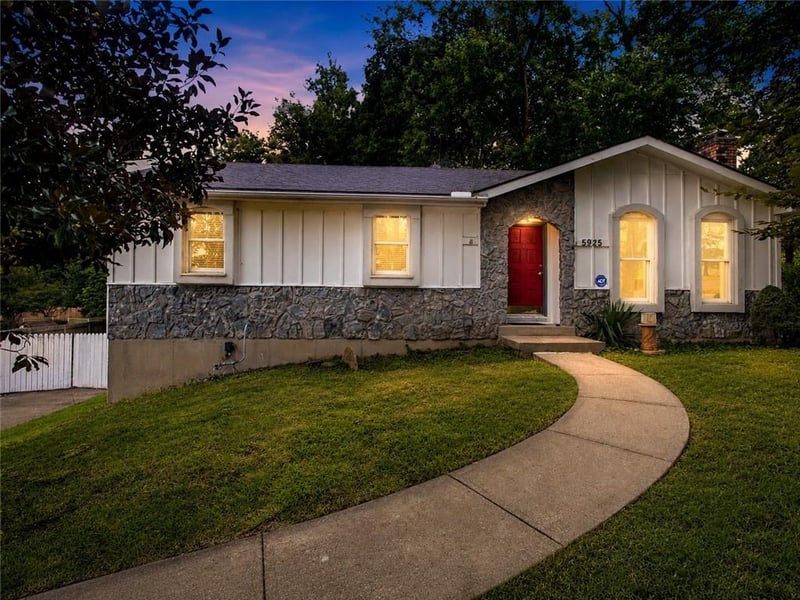 5925 Haskins St, Shawnee, KS 66216