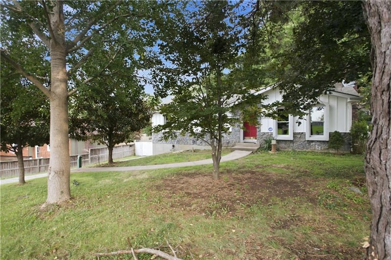 5925 Haskins St, Shawnee, KS 66216