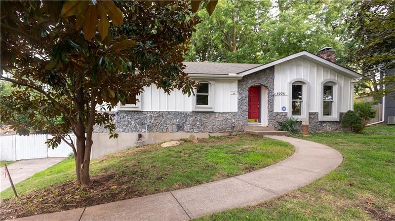 5925 Haskins St, Shawnee, KS 66216
