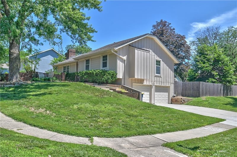 8515 Pomona Ave, Kansas City, MO 64152
