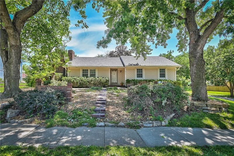 8515 Pomona Ave, Kansas City, MO 64152