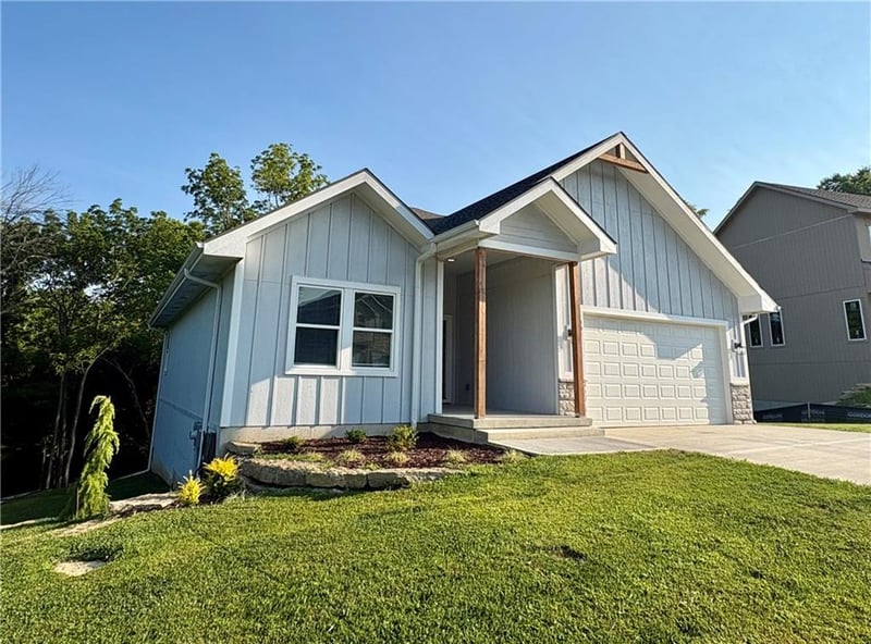 801 Colonial Dr, Pleasant Hill, MO 64080