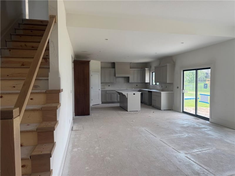 3024 NE 102nd St, Kansas City, MO 64155