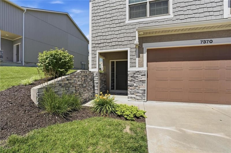 7370 Griffey St, Parkville, MO 64152