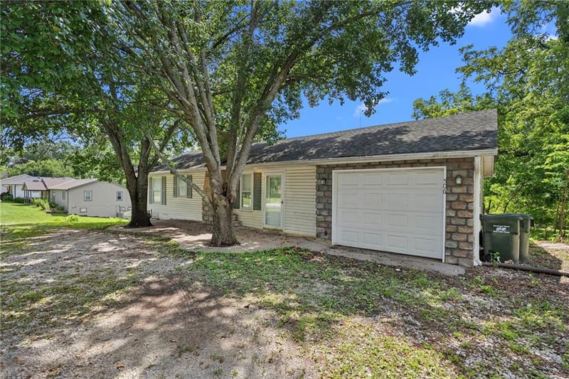 506 Bynum Rd, Lone Jack, MO 64070