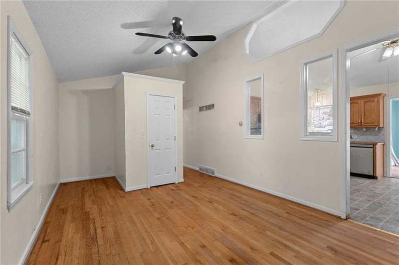 506 Bynum Rd, Lone Jack, MO 64070