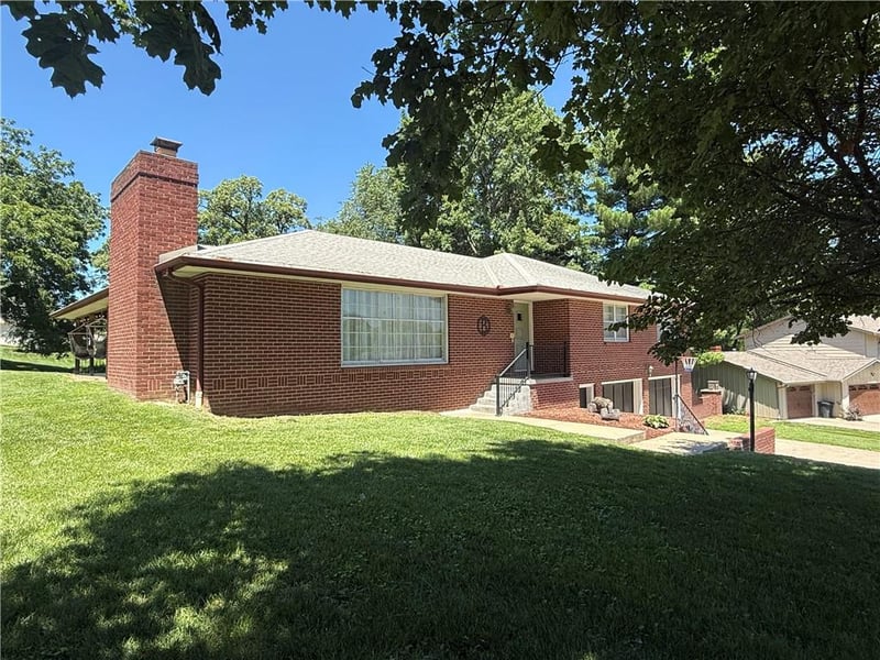 29 Stonecrest Ter, St Joseph, MO 64506