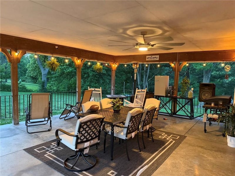 29 Stonecrest Ter, St Joseph, MO 64506