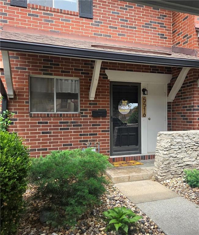 5516 97th St, Overland Park, KS 66207