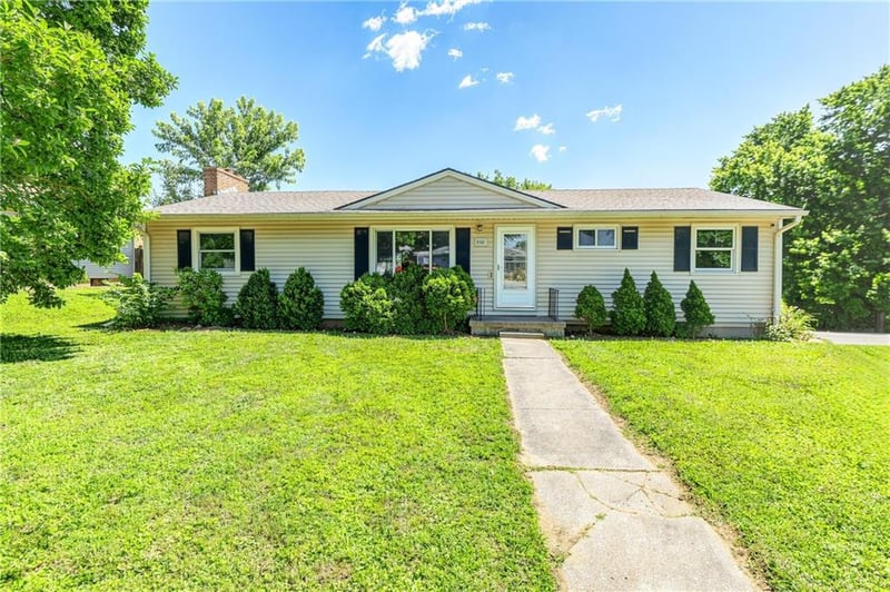 2111 N 33rd St, St Joseph, MO 64506