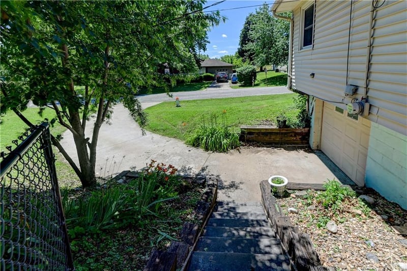 2111 N 33rd St, St Joseph, MO 64506