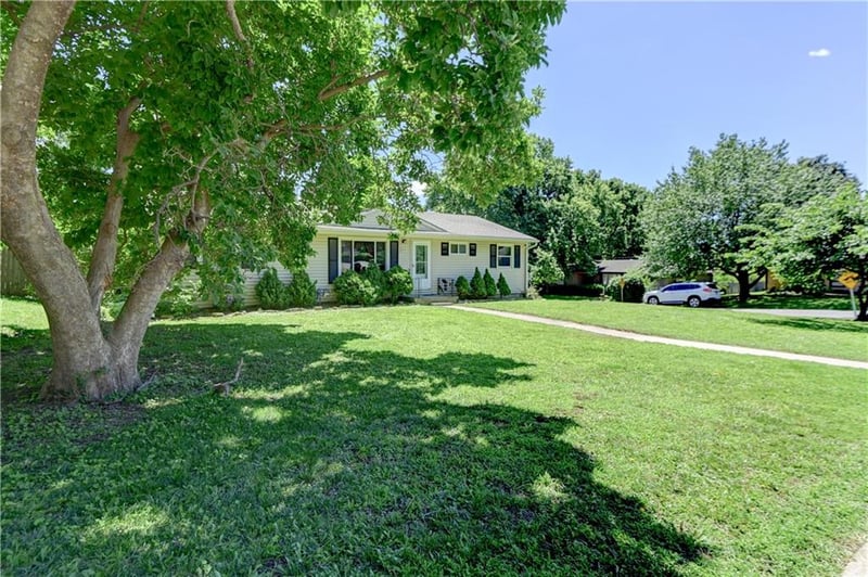 2111 N 33rd St, St Joseph, MO 64506
