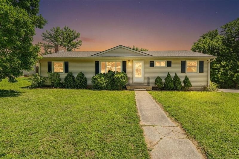 2111 N 33rd St, St Joseph, MO 64506