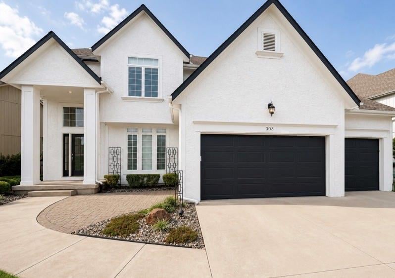 308 Hidden Valley Way, Lee's Summit, MO 64064